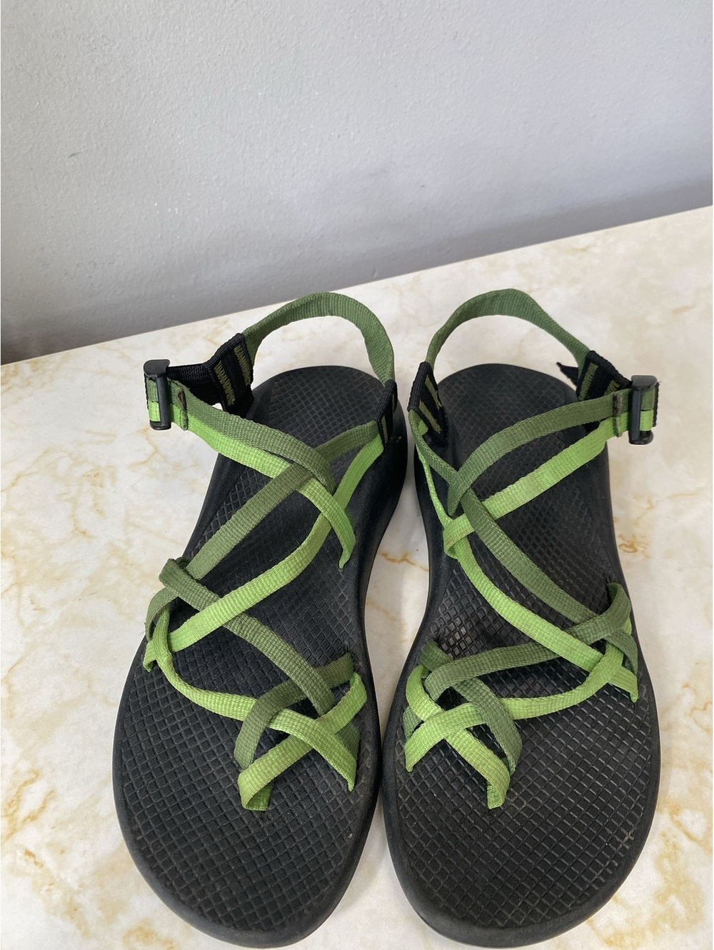 Chaco Green Double Strap Toe Loop Sandals Women US 9 Vibram Soles